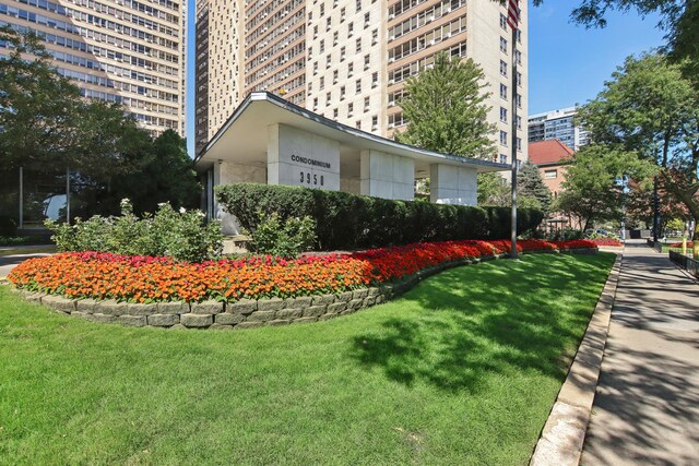 3950 N Lake Shore Dr Unit 720D, Chicago, IL 60613 - view of home's community with a lawn
