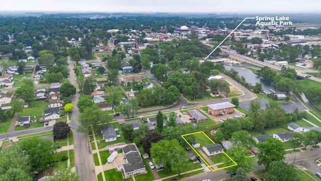 927 Lakeview Dr, Rochelle, IL 61068 - aerial overview of property's location with property parcel outlined, a nearby body of water, and nearby suburban area