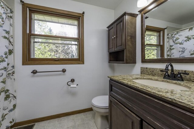 3128 Frans Ct, Winthrop Harbor, IL 60096 - full bath featuring baseboards, toilet, and vanity