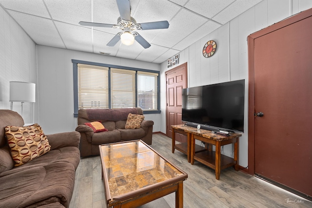 2862 S Keeley St, Chicago, IL 60608 - living room featuring light wood finished floors, visible vents, ceiling fan, and a paneled ceiling