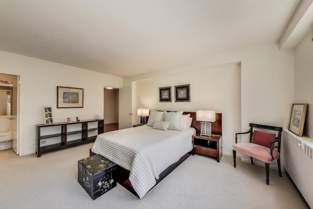 3180 N Lake Shore Dr Unit 4F, Chicago, IL 60657 - carpeted bedroom featuring ensuite bathroom and baseboards