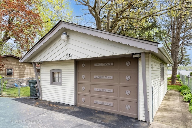 3714 W Lake Shore Dr, Wonder Lake, IL 60097 - detached garage featuring fence