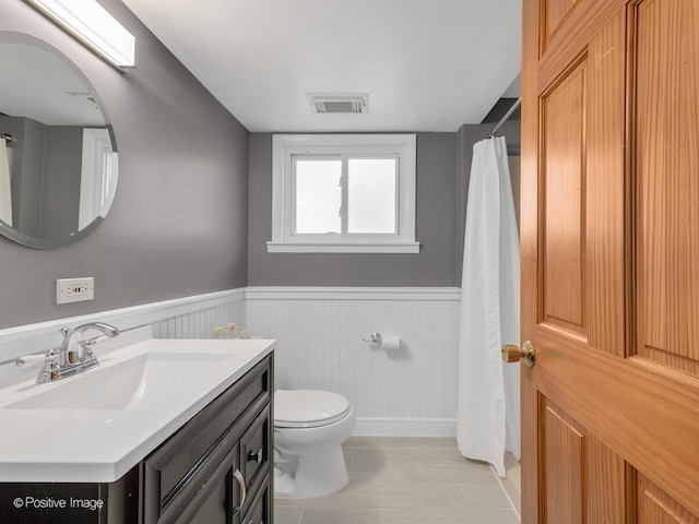 504 S Pierce Ave, Wheaton, IL 60187 - full bathroom featuring wainscoting, vanity, and a shower with shower curtain