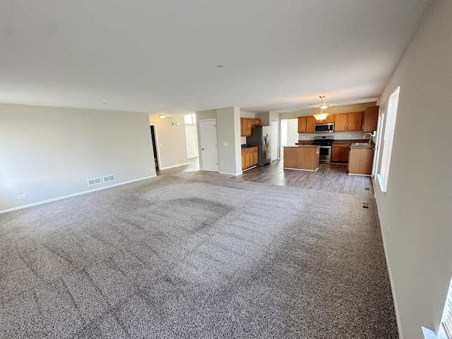 6604 Pasture Side Trl, Matteson, IL 60443 - unfurnished living room featuring a sink, carpet, baseboards, and visible vents