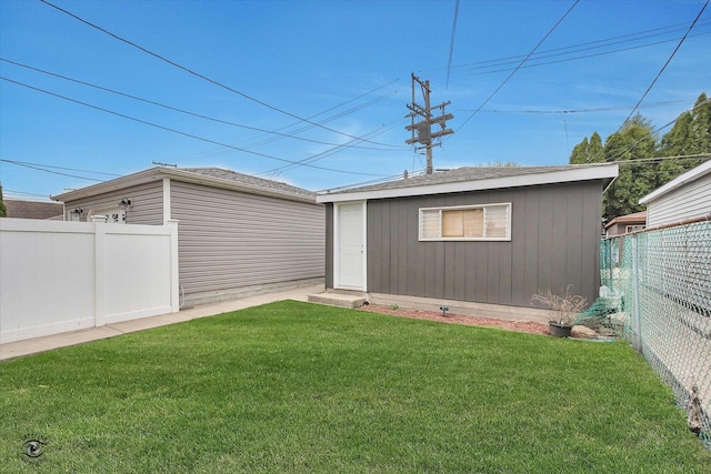 3530 S Union Ave, Chicago, IL 60609 - view of outdoor structure featuring an outdoor structure and a fenced backyard