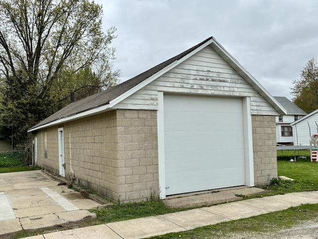 view of detached garage