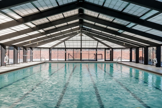 5415 N Sheridan Rd Unit 3004, Chicago, IL 60640 - view of indoor community pool