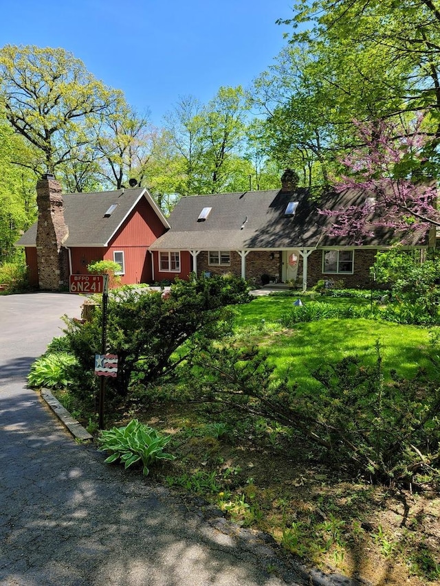 6N241 Roselle Rd, Roselle, IL 60172 - view of front of house with a chimney