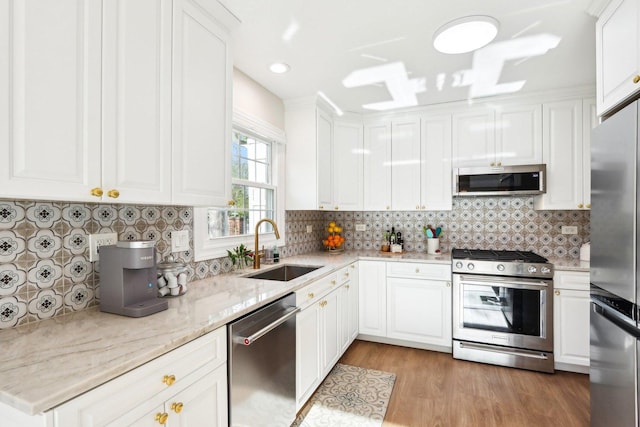 316 Spring Creek Cir, Schaumburg, IL 60173 - kitchen with appliances with stainless steel finishes, a sink, white cabinetry, light wood-style flooring, and recessed lighting