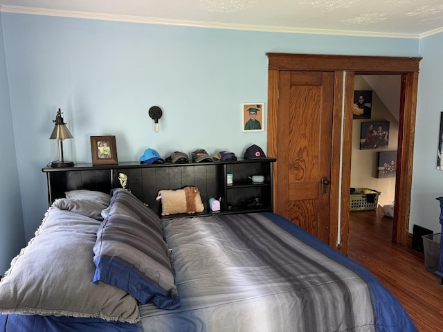 625 Oak Ave, Aurora, IL 60506 - bedroom with wood finished floors and crown molding