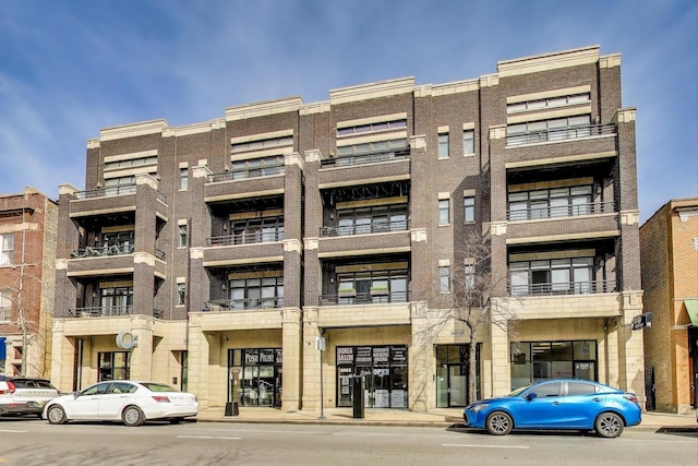 view of apartment building / complex