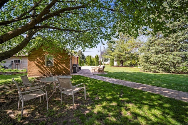 304 W Elm St, Fairbury, IL 61739 - view of grassy yard with a patio area