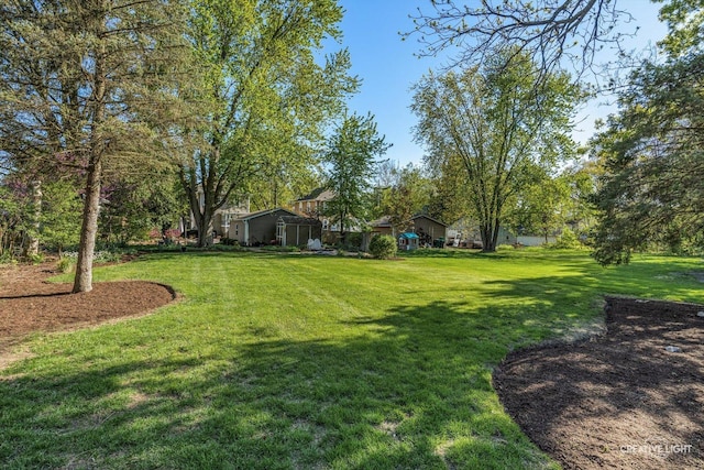 759 E Wilson St, Batavia, IL 60510 - view of grassy yard