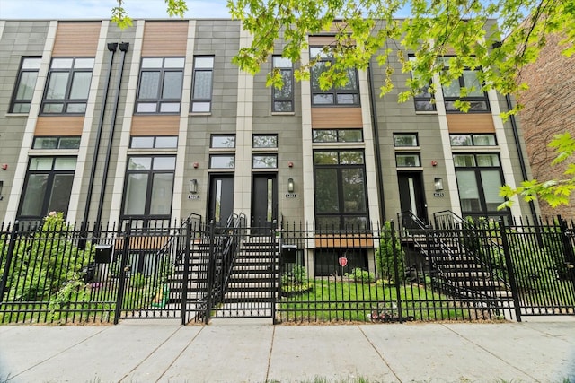 6223 S Ellis Ave, Chicago, IL 60637 - townhome / multi-family property featuring a fenced front yard and a gate