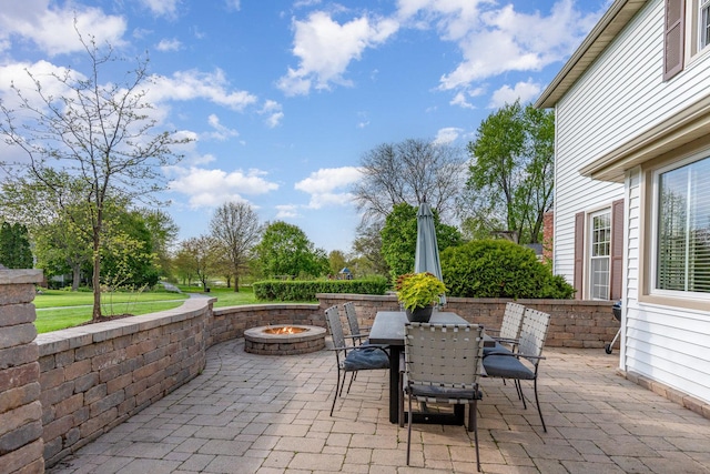 view of patio featuring an outdoor fire pit and outdoor dining area