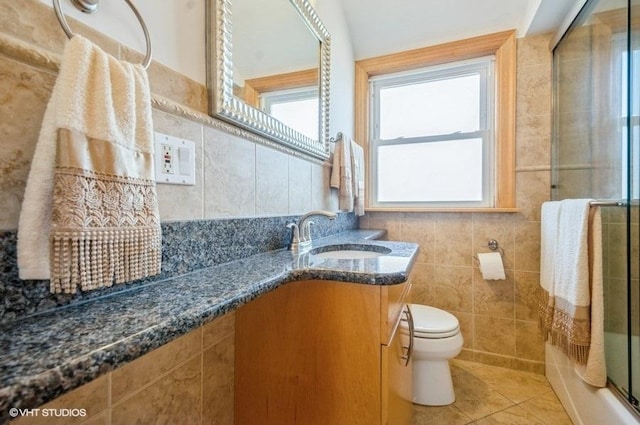 5116 N New England Ave, Chicago, IL 60656 - full bath featuring vanity, tile patterned flooring, tile walls, and decorative backsplash