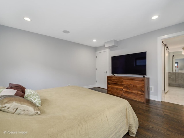 bedroom with recessed lighting, baseboards, visible vents, and wood finished floors