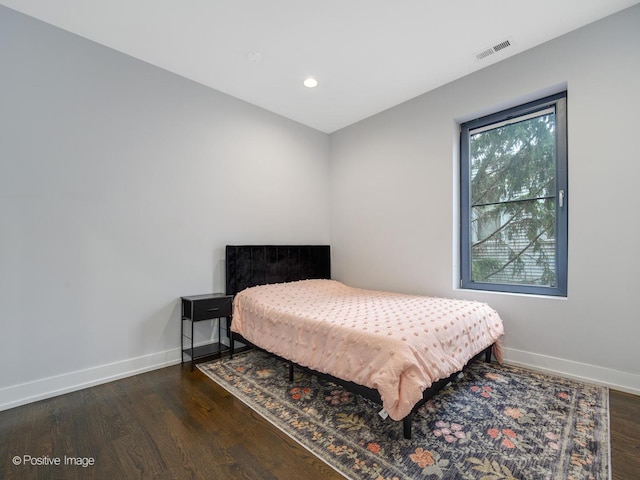 bedroom with wood finished floors, visible vents, baseboards, and recessed lighting