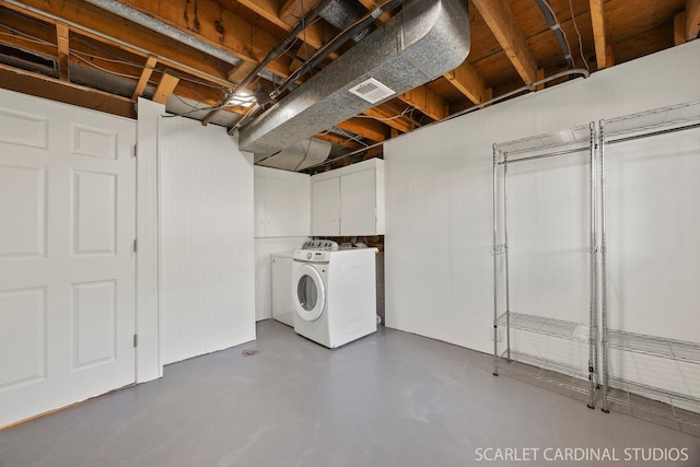 unfinished below grade area featuring washing machine and dryer