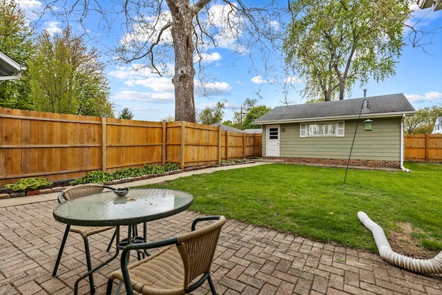 19 S 11th St, Saint Charles, IL 60174 - view of yard featuring a patio area and an outdoor structure