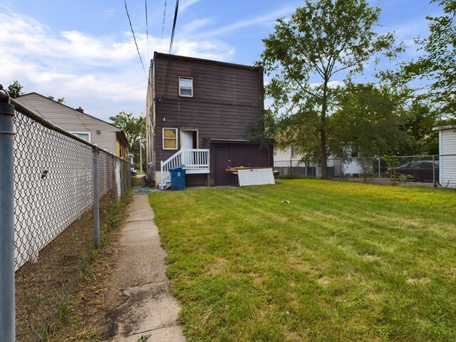 625 Ingraham Ave, Calumet City, IL 60409 - back of property with fence and a lawn