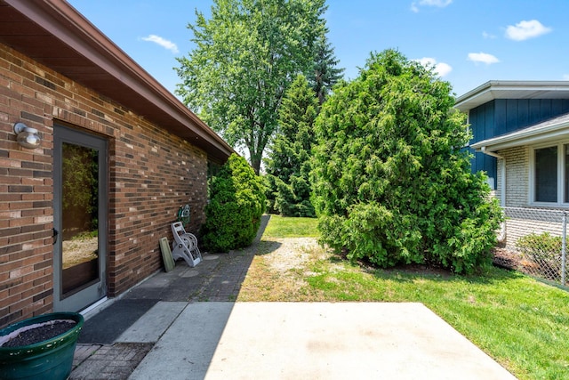 9228 Ridgeland Ave, Oak Lawn, IL 60453 - view of green lawn with a patio area
