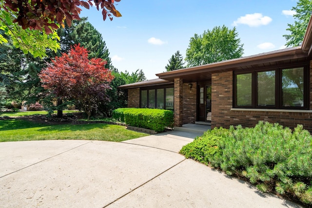 9228 Ridgeland Ave, Oak Lawn, IL 60453 - view of front of property with brick siding and a front yard