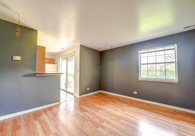 99 Gant Cir Unit C, Streamwood, IL 60107 - empty room featuring light wood-style flooring, baseboards, and visible vents