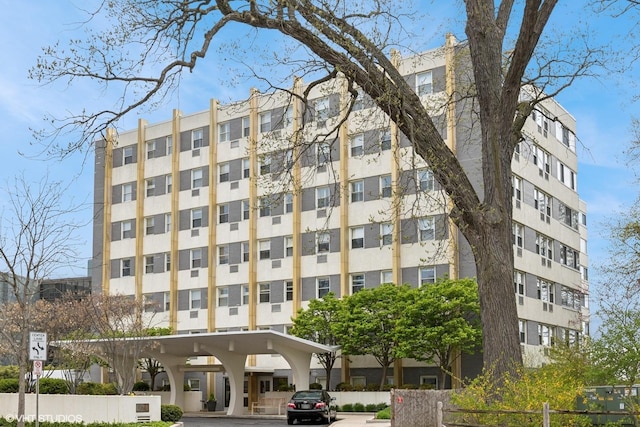 view of apartment building / complex