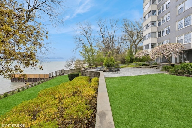 view of yard featuring a water view