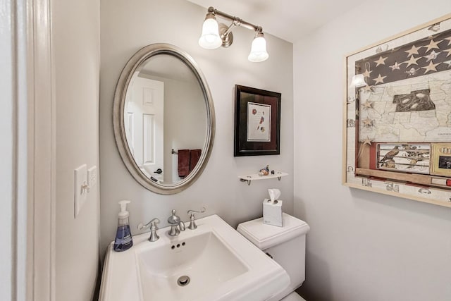 962 Thompson Blvd, Buffalo Grove, IL 60089 - half bath featuring a sink and toilet