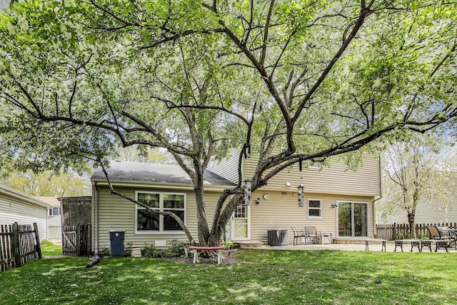 962 Thompson Blvd, Buffalo Grove, IL 60089 - back of property with a patio and central AC