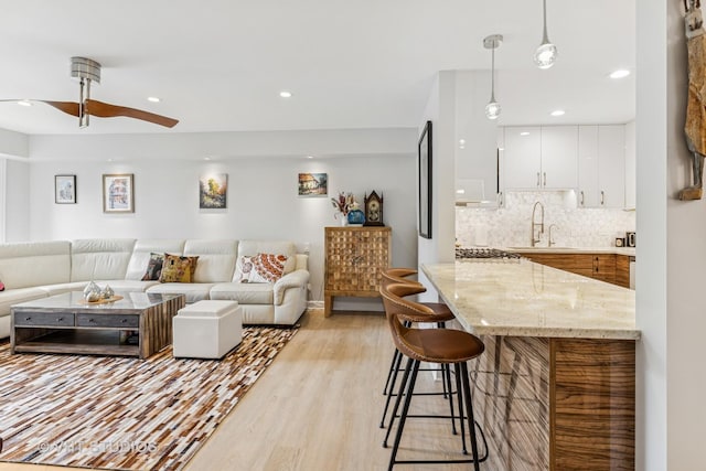1450 Sandpebble Dr Unit 343, Wheeling, IL 60090 - living area featuring light wood-style flooring, recessed lighting, and ceiling fan