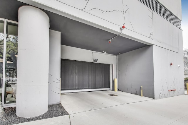 235 W Van Buren St Unit 3414, Chicago, IL 60607 - property entrance with driveway and stucco siding