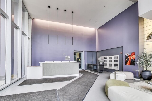 235 W Van Buren St Unit 3414, Chicago, IL 60607 - reception featuring a towering ceiling