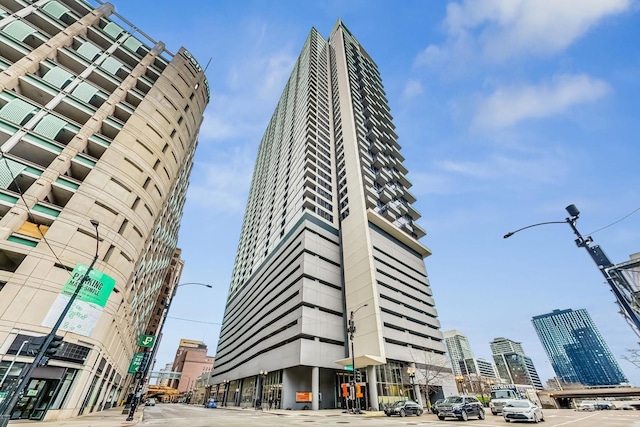 235 W Van Buren St Unit 3414, Chicago, IL 60607 - view of property featuring a view of city