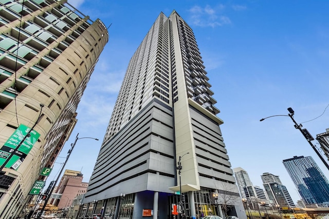 235 W Van Buren St Unit 3414, Chicago, IL 60607 - view of property with a city view