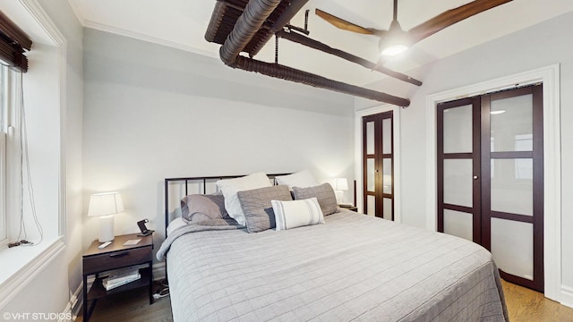 bedroom featuring light wood-style flooring and a ceiling fan