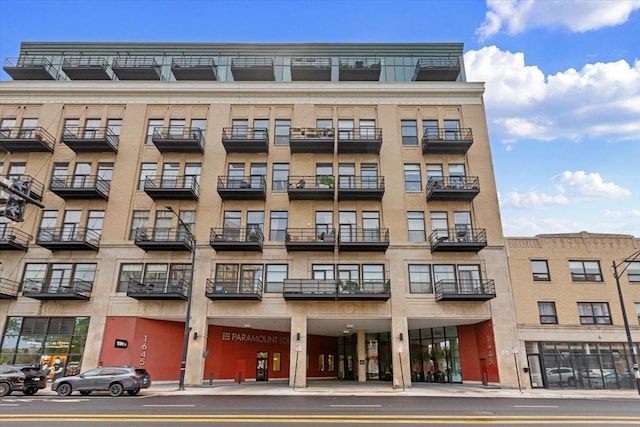 view of apartment building / complex