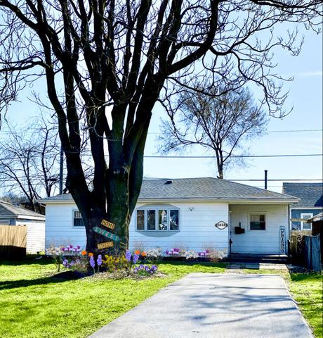 1313 Gordon Ave, Calumet City, IL 60409 - view of front of property featuring fence and a front lawn