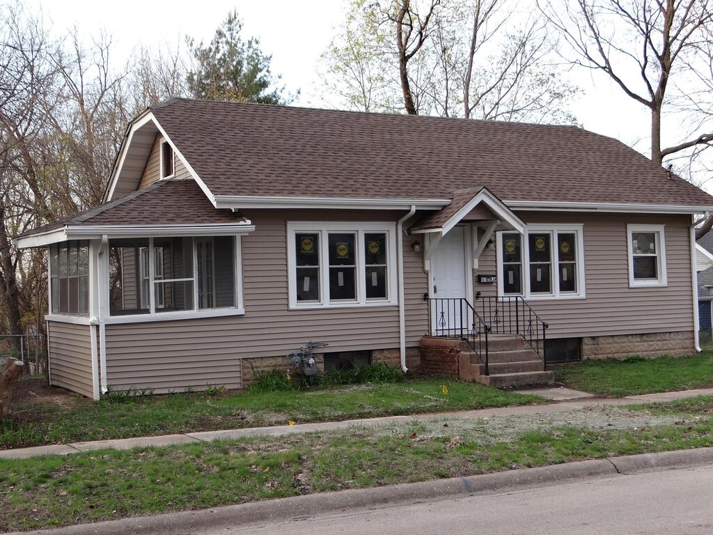 1611 Ashland Ave, Rockford, IL 61101 - view of front of property with roof with shingles