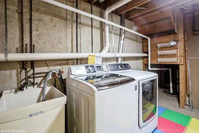 1319 President St, Glendale Heights, IL 60139 - laundry area with laundry area, independent washer and dryer, and a sink
