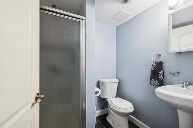 2815 W Jarvis Ave, Chicago, IL 60645 - full bath featuring a stall shower, toilet, baseboards, and a sink