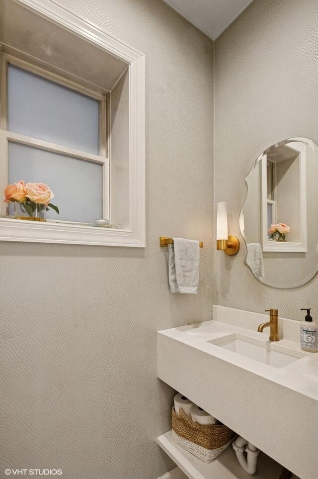1442 W Cuyler Ave, Chicago, IL 60613 - bathroom featuring a sink