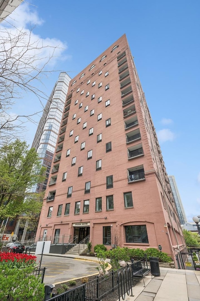 345 N Canal St Unit 1003, Chicago, IL 60606 - view of property with fence and central AC unit
