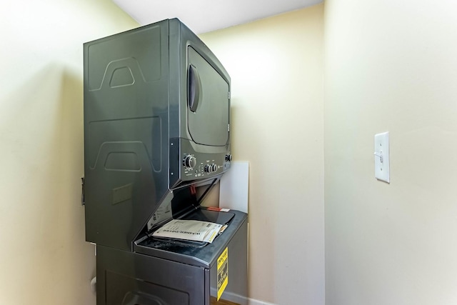 204 N Rohlwing Rd, Palatine, IL 60074 - laundry area with stacked washer and clothes dryer