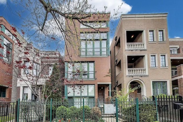 1426 N Cleveland Ave Unit 3, Chicago, IL 60610 - view of apartment building / complex featuring a fenced front yard