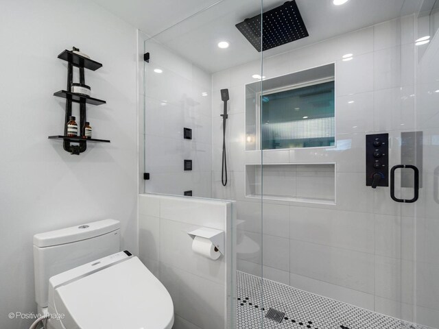 2426 W Mclean Ave, Chicago, IL 60647 - bathroom featuring a shower stall, toilet, and recessed lighting