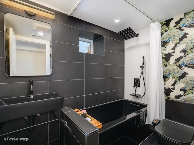 2426 W Mclean Ave, Chicago, IL 60647 - full bath featuring shower / bath combination with curtain, toilet, and a sink
