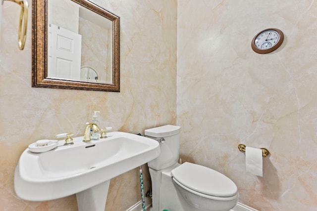 638 Roxbury Rd, Rockford, IL 61107 - bathroom with toilet and a sink